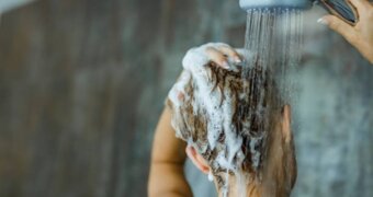 Откуда берётся «запах старости» и почему он может появиться после 35 лет