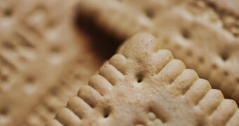 Пластиковые бутылки превратят в печенье: чем могут кормить будущих покорителей Марса