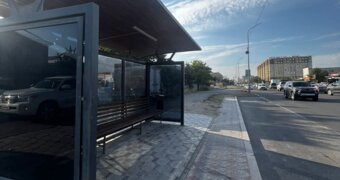 «С детьми приходится идти пешком»: жители Актау уже год добиваются нового автобусного маршрута