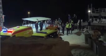 В Актау прогулочный катер столкнулся со скалой: два человека погибли