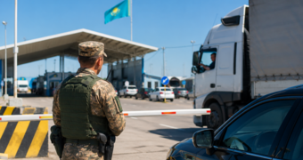 Тысячи задержанных и миллиарды тенге: что происходит на границе Казахстана
