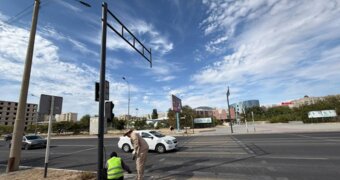 В Актау устанавливают новые светофоры на перекрёстках и переходах