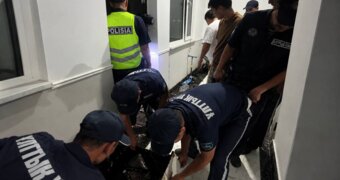 Гвардейцы потушили пожар в многоэтажке Актау