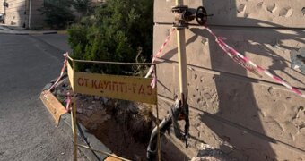 Повреждённая газовая труба почти два месяца остаётся без ремонта в Актау
