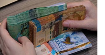 Без детей и с деньгами от 15 тысяч: необычное приглашение на свадьбу обсуждают в Казахстане