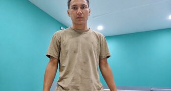«Даже сменной одежды не принесли»: мать солдата из Актау рассказала, каким увидела сына в Актобе