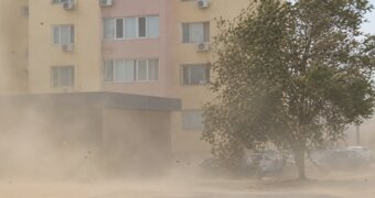 «Burning Man по-актауски»: пыльная буря накрыла Актау