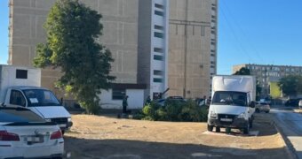 В Актау продолжается уборка последствий сильного ветра