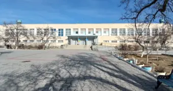 Родители учеников в Актау пожаловались на распределение школьных классов