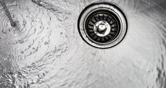 В Актау жители 7 микрорайона пожаловались на отключение воды