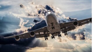 Две попытки посадки и паника в салоне: самолет Turkish Airlines попал в сильный шторм