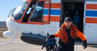 Стало плохо во время экскурсии: в Мангистау для спасения мужчины задействовали вертолет МЧС