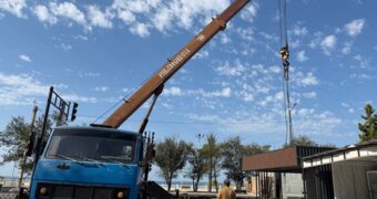 В Актау демонтировали незаконные торговые точки около ТЦ «Астана»