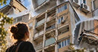 Опасность над головой: фасады в Актау могут представлять угрозу прохожим