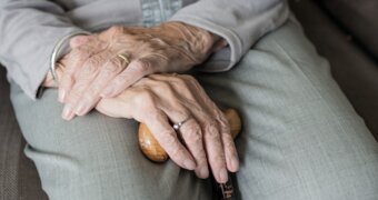 Невролог назвал симптомы, которые могут предупреждать об инсульте