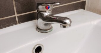 Из-за порыва в Актау снизили давление питьевой воды