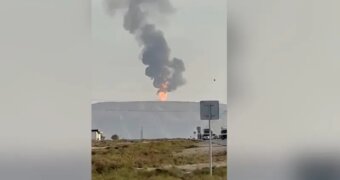 Грязевой вулкан внезапно проснулся под Баку — в небо поднялся столб огня