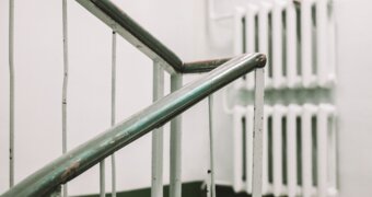 Как проверить батареи перед отопительным сезоном: эксперт назвал признаки протечки