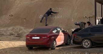 В Сети появилось видео вандала в ущелье Ыбыкты Сай в Мангистау
