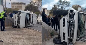 Автомобиль перевернулся возле детского сада в Актау