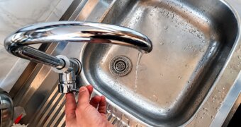 Сети обновили, а горячей воды нет: что происходит в 3А и 3Б микрорайонах Актау