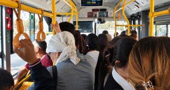 Как в консервной банке: обеденный час превращается в испытание для пассажиров Актау