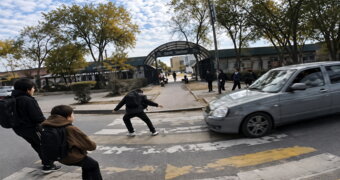 Сбил ребенка на «зебре» и скрылся? Видео ДТП со школьником обсуждают в Актау