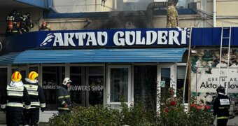 В Актау загорелись кондиционеры в цветочном магазине