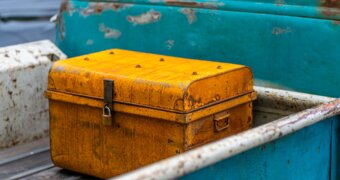 Ревность помогла раскрыть убийство россиянки, тело которой нашли в сундуке