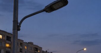 «Уже половина не горит»: жители Актау пожаловались на уличное освещение