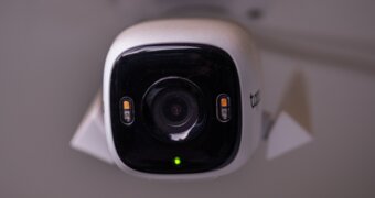 Камера соседа направлена на вашу дверь: как казахстанцам защитить частную жизнь и наказать нарушителя