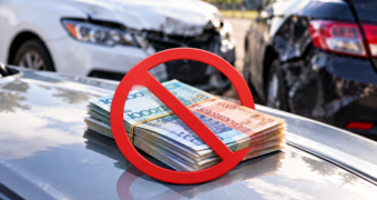 С 21 октября в Казахстане отменяют наличные страховые выплаты после аварий
