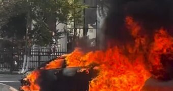 В Актау полностью сгорел автомобиль
