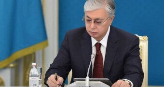 Токаев наградил сотни казахстанцев ко Дню Республики — кто оказался в списке