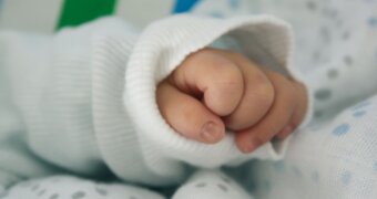 Россиянка бросила младенца на улице из-за страха разрыва с сожителем