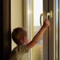 Памятка для родителей по профилактике предотвращения выпадения детей из окон