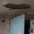 Жители 13 микрорайона Актау опасаются обрушения бетонного козырька подъезда