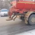 Борьба с гололедом: в Актау посыпают дороги смесью песка и соли