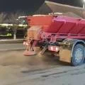 В Актау ведутся работы по уборке дорог от снега и засыпке песчано-соляной смесью