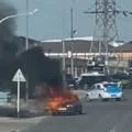 «Легковушка» полыхала на дороге в Актау: водитель получил ожоги