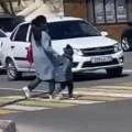 Необычное поведение женщины с ребенком на пешеходе в Актау возмутило водителей