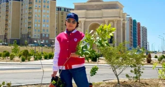 Поможем озеленить Актау! Сотрудники Евразийского банка высадили более 30 саженцев ясеня