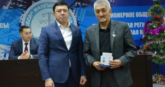 Работникам АО «МРЭК» вручены профессиональные награды ко Дню энергетика