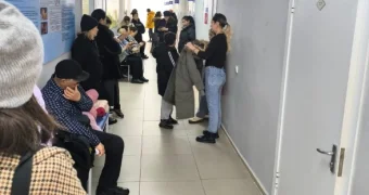 Жители Актау жалуются на работу поликлиники в 7 микрорайоне