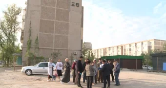 Кто остановит этот беспредел? Очередную многоэтажку пытаются втиснуть в старом микрорайоне Актау