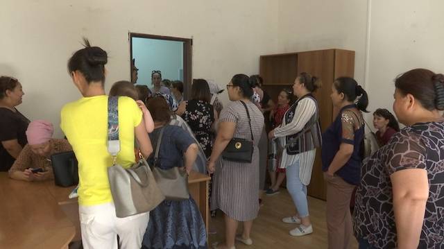 "Квартиру без первоначалки не дают": Десятки многодетных матерей пришли в акимат Мангистауской области