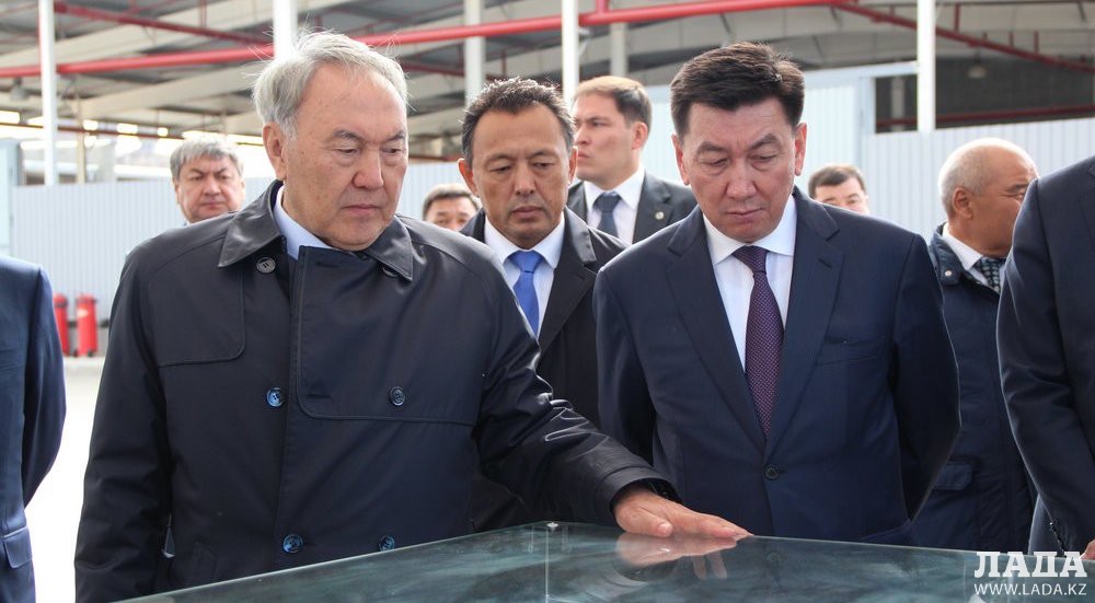 Нурсултан Назарбаев и Алик Айдарбаев. Фото из архива «Лады»