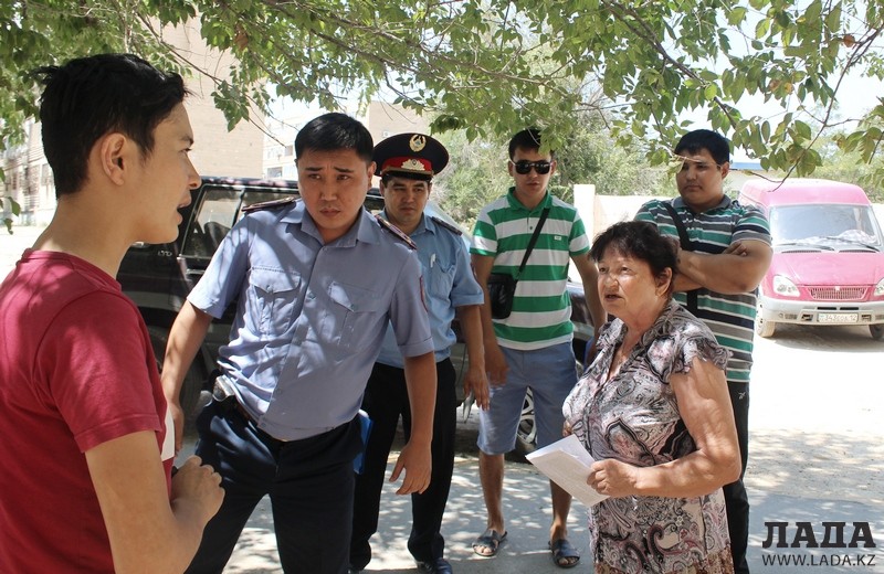 Жильцы дома вызвали полицейских проверить деятельность сотрудников ТОО «Батыс Газ Аймак»