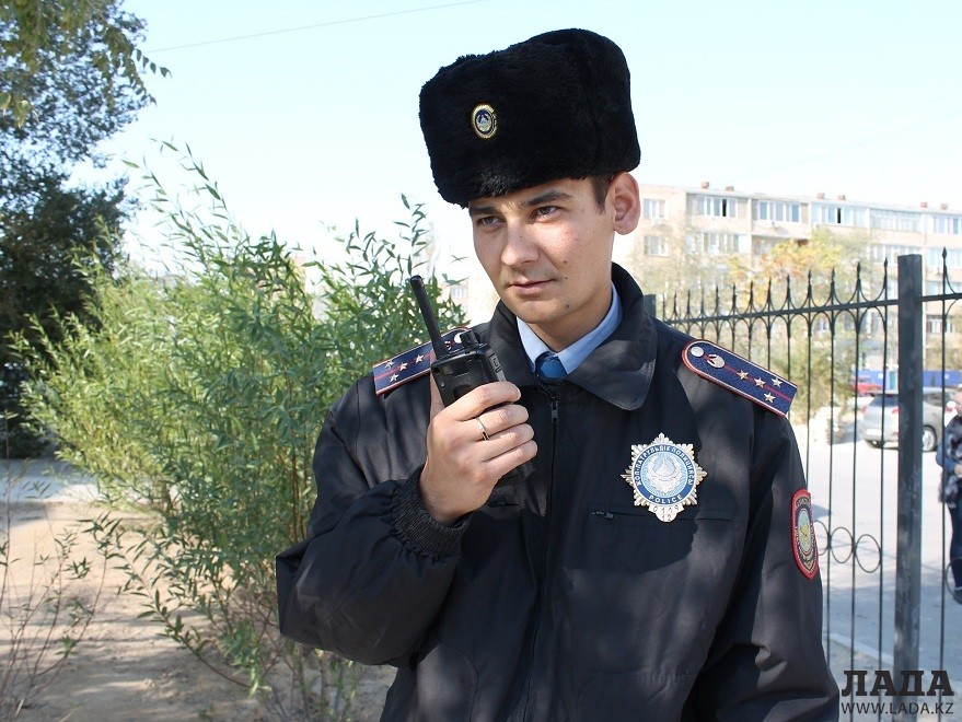 Инспектор Ян Садыкин считает, что пешеходы должны также нести ответственность за нарушения ПДД. Фото автора