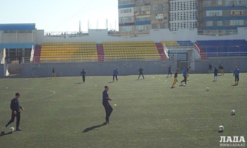 Футбольное поле спортивного комплекса «Жас Канат»